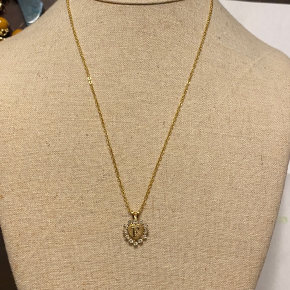 Vintage Gold tone Heart with letter F Pendant Necklace - Picture 5 of 7